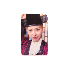 Load image into Gallery viewer, ITZY &#39;BORN TO BE&#39; Withmuu VC Round 3 Benefit Photocard
