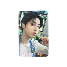 Load image into Gallery viewer, Stray Kids &#39;樂-STAR [ROCK-STAR]&#39; Apple Music POB Benefit Photocard
