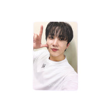 Load image into Gallery viewer, Stray Kids &#39;樂-STAR [ROCK-STAR]&#39; Soundwave Lucky Draw Round 1 Benefit Photocard
