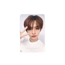 Load image into Gallery viewer, Stray Kids &#39;樂-STAR [ROCK-STAR]&#39; Starriver POB Benefit Photocard
