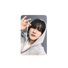 Load image into Gallery viewer, Stray Kids &#39;樂-STAR [ROCK-STAR]&#39; Starriver POB Benefit Photocard
